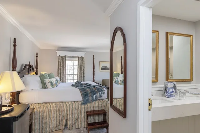 Fireside, Suite, King Bed, Sofa, Jetted Tub، Brandywine River Hotel 10/10