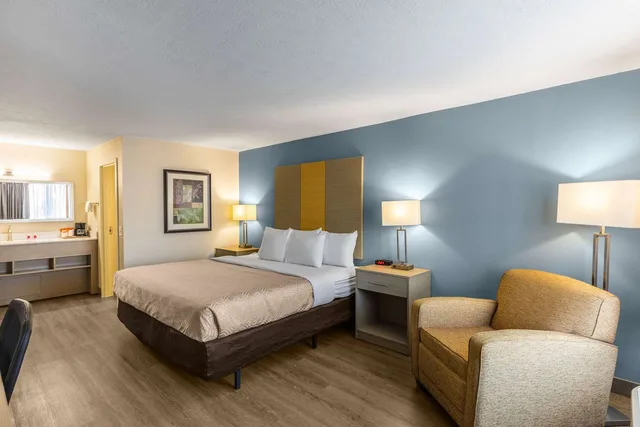 غرفة بسرير كينج، Econo Lodge Middlesboro, KY 3/4
