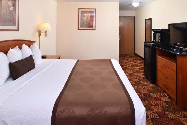 غرفة قياسية بسرير كينج لذوي الإعاقة، Best Western Laramie Inn & Suites 3/8