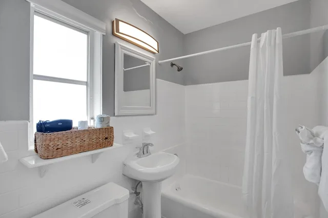 غرفة قياسية بفراش فوتون وسرير كينج وسرير فردي بغرفة نوم واحدة، Seascape Resort and Marina 9/9