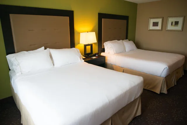 غرفة بسريرين لذوي الإعاقة، Holiday Inn Express Hotel & Suites Northwood 4/10