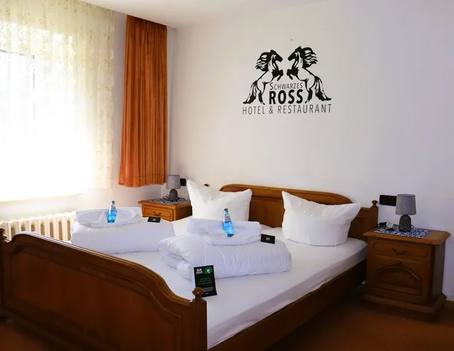 غرفة بسرير مزدوج، Hotel Restaurant Schwarzes Ross 1/3