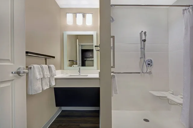 جناح بسرير كوين بغرفة نوم واحدة مع أريكة، Hotel Towneplace Suites By Marriott Sarasota Bradenton West 10/10