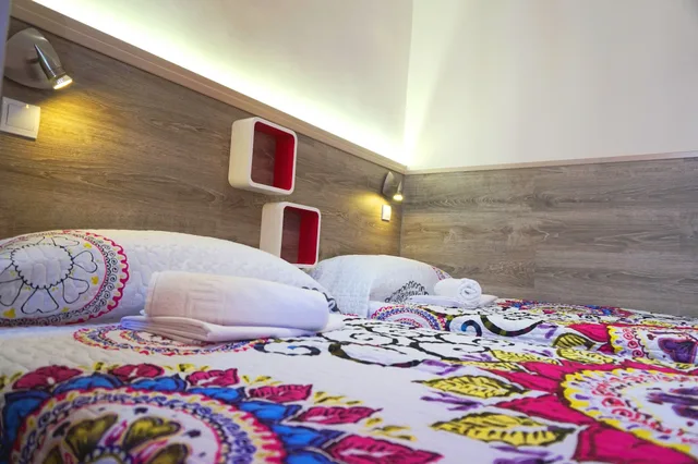 غرفة سوبيريور بسرير مزدوج بإطلالة على المدينة بشرفة، Mucho Madrid Hostel 9/10