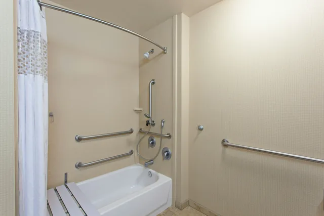 Room, King Bed, Accessible, Hampton Inn & Suites Fresno-Northwest, CA 4/4