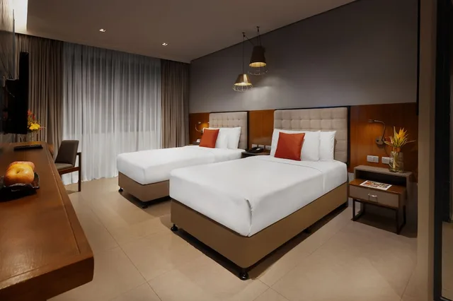 Deluxe, Twin Beds, Summit Galleria Cebu 5/8