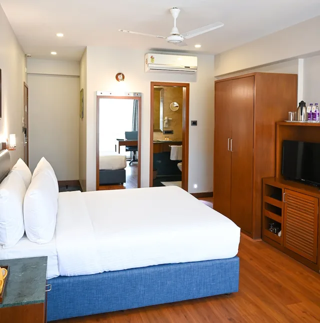 Comfort, King Bed, The Shalimar 9/10