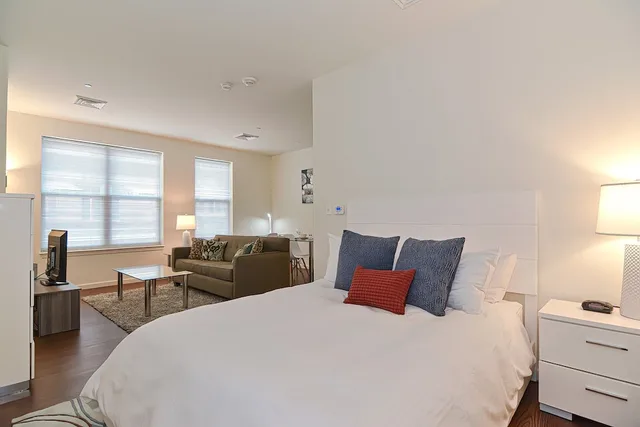 استوديو فاخر بسرير كوين مع أريكة، Global Luxury Suites East Boston 2/3