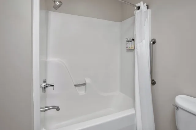 غرفة قياسية بسرير كينج، Holiday Inn Express Hotel Suites Grand Rapids North 6/7