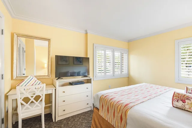 2 Bedrooms, Suite, 2 King Beds, Sofa, Inn at the Beach 6/10