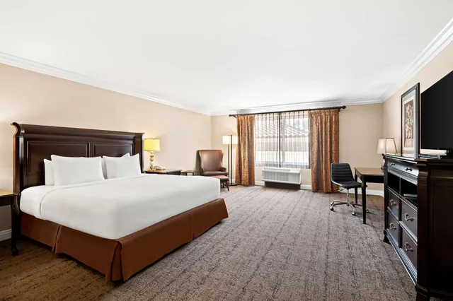 غرفة بسرير كينج لذوي الإعاقة، Best Western Ontario Mills 1/4