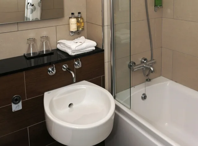 غرفة كلاسيكية بسرير مزدوج، Stirling Court Hotel 1/1