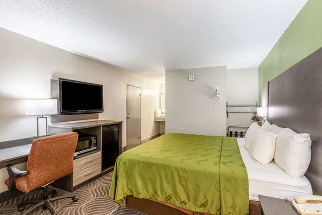 غرفة بسرير كينج، Quality Inn Newport TN 2/4