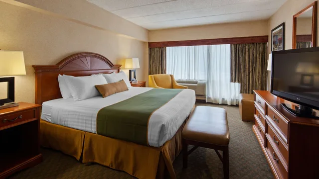 غرفة قياسية بسرير كينج مع أريكة، Best Western Capital Beltway Washington Dc 4/10