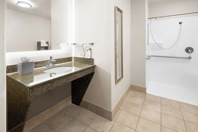 جناح بسرير كوين بغرفة نوم واحدة بمطبخ لذوي الإعاقة، Staybridge Suites Harrisburg Hershey 4/7