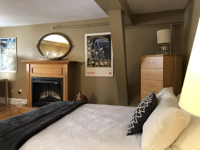 Island, Suite, Queen Bed, Sofa، Leaside Manor By The Leaside Group 3/5