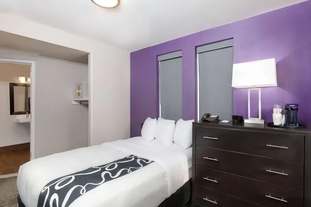 غرفة ديلوكس بسرير مزدوج لذوي الإعاقة، La Quinta Inn & Suites by Wyndham New York City Central Park 3/8