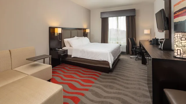غرفة قياسية بسرير كينج، Holiday Inn & Suites Houston West - Westway Park, an IHG Hotel 7/10