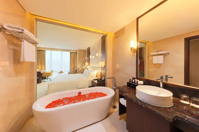 Deluxe, Double or Twin Bed, Grand Vista Hanoi 6/6