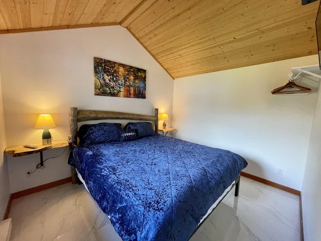 Cabin, King Bed, Ocean Front, Hot Tub، Gone With The Wind Cabin 1/2