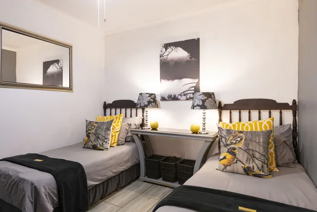 شقة ديلوكس بسرير كينج وسريرين فرديين، Ama Zulu Guesthouse And Safaris 1/3