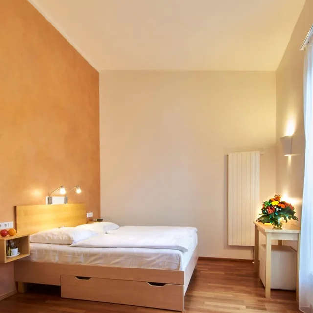 Standard, Triple, Town Hotel Wiesbaden 2/10
