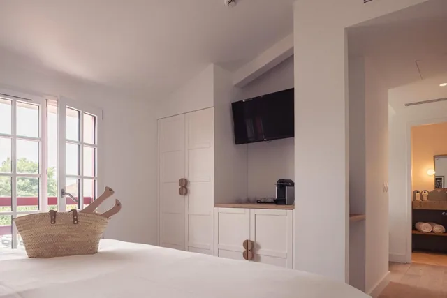 غرفة ديلوكس ثلاثية، HOTEL LAMINAK 8/10