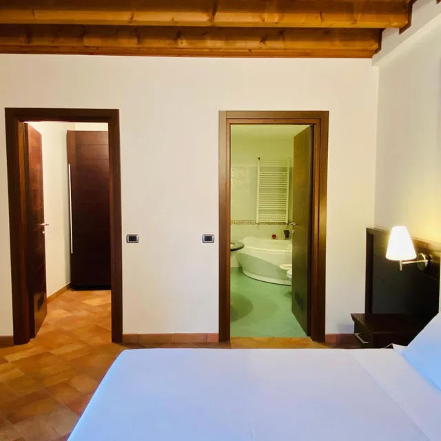 غرفة بسرير كينج بجاكوزي، Country Hotel Castelbarco 5/8