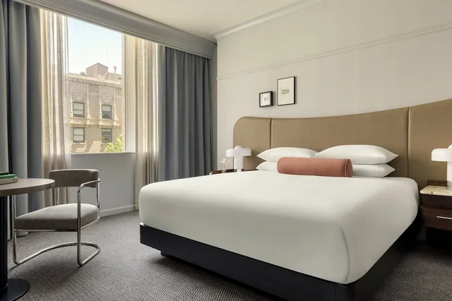 غرفة بريميوم بسرير كينج، Kimpton Hotel Monaco Seattle 2/5