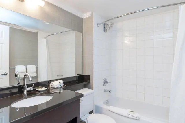جناح استوديو بسرير كينج وسرير كوين بمطبخ صغير، Sandman Hotel Vancouver Airport 5/8