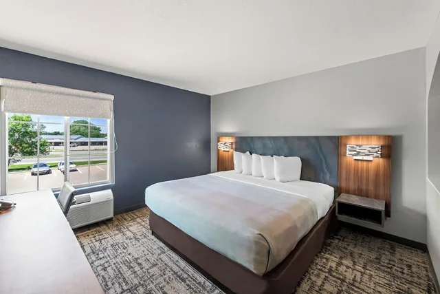 غرفة قياسية بسرير كينج، Quality Inn & Suites Manhattan 3/10
