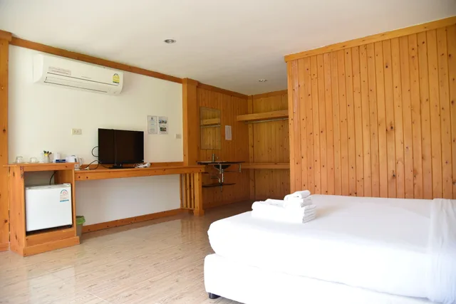 Sea Breeze, King Bed, Z-Touch Lipe Island Resort 5/5