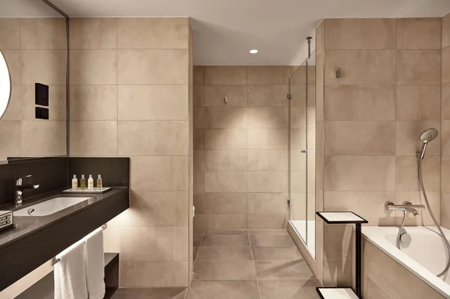 Grand, Park, Penthouse, Suite, King Bed، Hilton Vienna Park 2/2