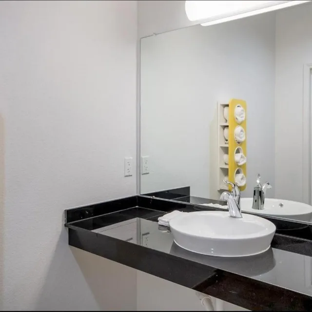 2 Queen Beds - Mobil Access Tub Smk Micfridg، Motel6 Channelview, TX 10/10