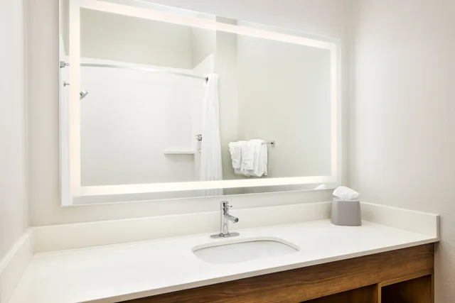 جناح لذوي الإعاقة، Holiday Inn Express Suites Wheeling 3/3