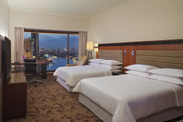 غرفة ديلوكس بسريرين مزدوجين بإطلالة على النهر، Royal Orchid Sheraton Riverside Hotel Bangkok 2/4