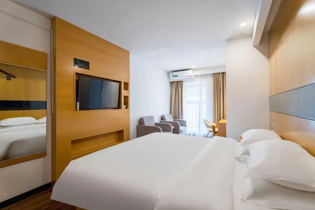 غرفة بزنس بسرير مزدوج، Vatica Xuzhou High Speed Railway Station Hotel 1/2