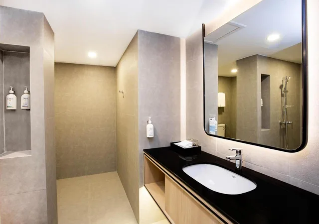 جناح بسرير كوين مع أريكة بمطبخ صغير، Holiday Inn Express & Suites Bangkok Central Pier 5/8