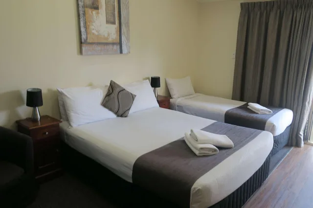 غرفة ديلوكس ثلاثية، Caboolture Central Motor Inn 1/8