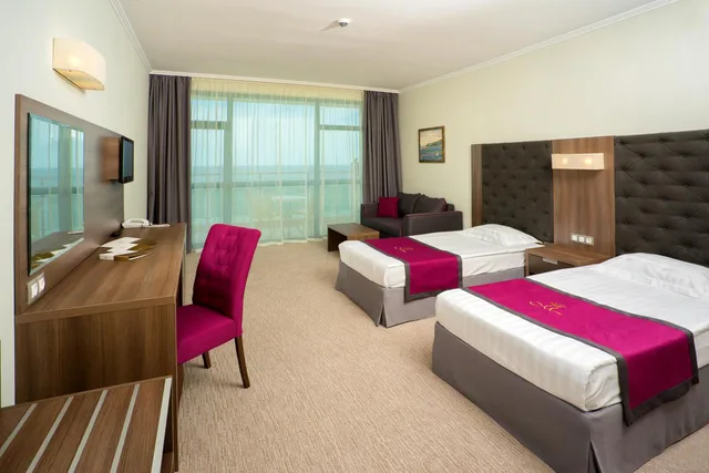 غرفة بسرير مزدوج أو سريرين منفصلين بإطلالة على البحر بشرفة، Marina Grand Beach 5/7