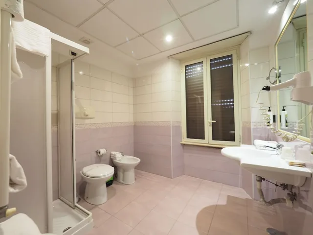 غرفة رباعية بسريرين منفصلين، Osimar Hotel Rome 5/9