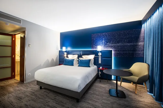 غرفة قياسية بسرير مزدوج بشرفة، Hotel Mercure Toulon La Seyne-Sur-Mer 6/9