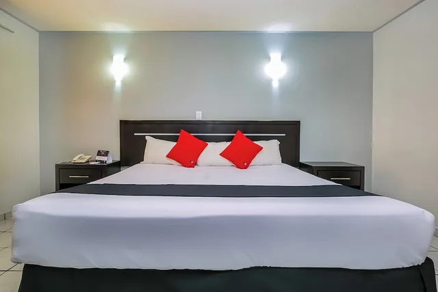 غرفة سوبيريور بسرير كينج، Capital O Hotel Victoria Morelia 2/4