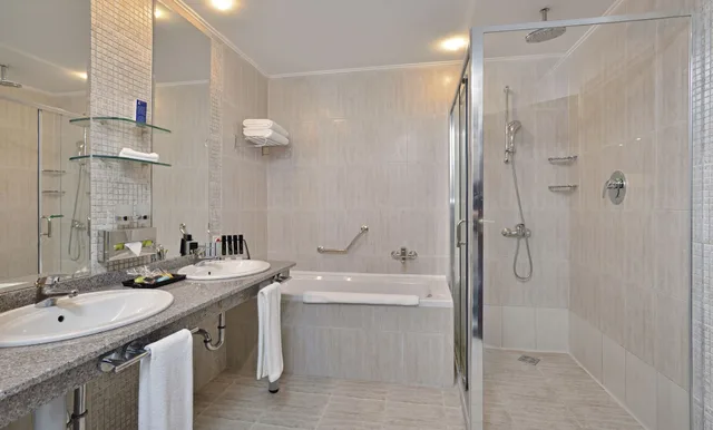 غرفة كلاسيكية بسريرين منفصلين بإطلالة على المتنزه، Melia Grand Hermitage 6/6