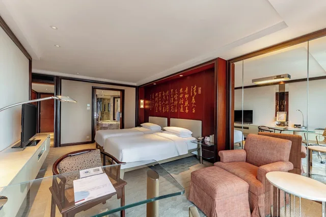 2 Twin Beds Club Access, GRAND HYATT SHANGHAI 1/5