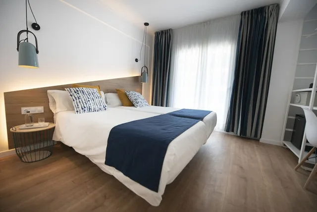 غرفة بسرير مزدوج بشرفة، Blanca Hostal Ex Apolo Hostal 2/7