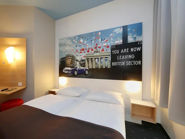 Room, Quadruple, Double and Bunk Bed, B&B Hotel Berlin-Charlottenburg 2/4