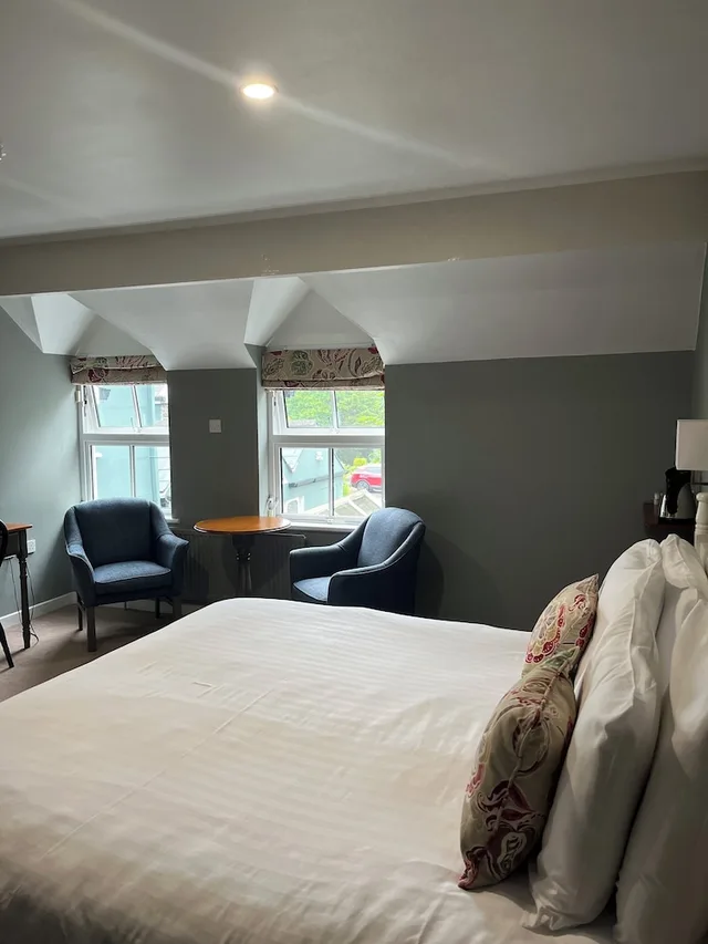 Standard, King Bed, Caseys of Baltimore 1/9