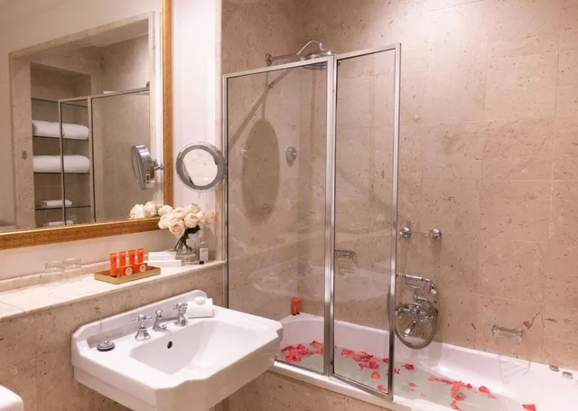 جناح ملكي، The Hotel Windsor Melbourne 2/2