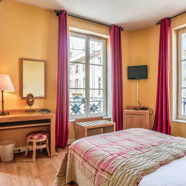 غرفة سوبيريور بسرير مزدوج أو سريرين منفصلين، Hotel Du Theatre 1/10